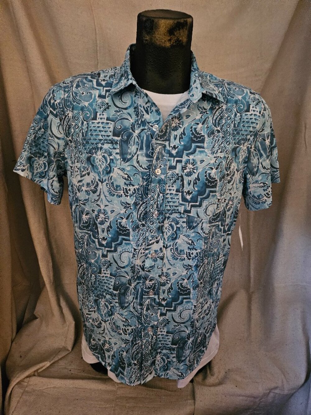 NEW with tag Men's Robert Graham Short Sleeve Shirt Size M Medium